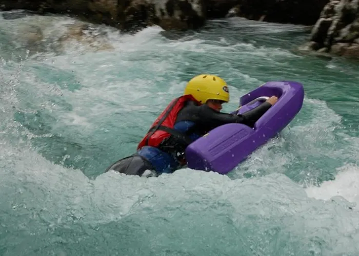 伯恩特x旅舍 旅馆 *